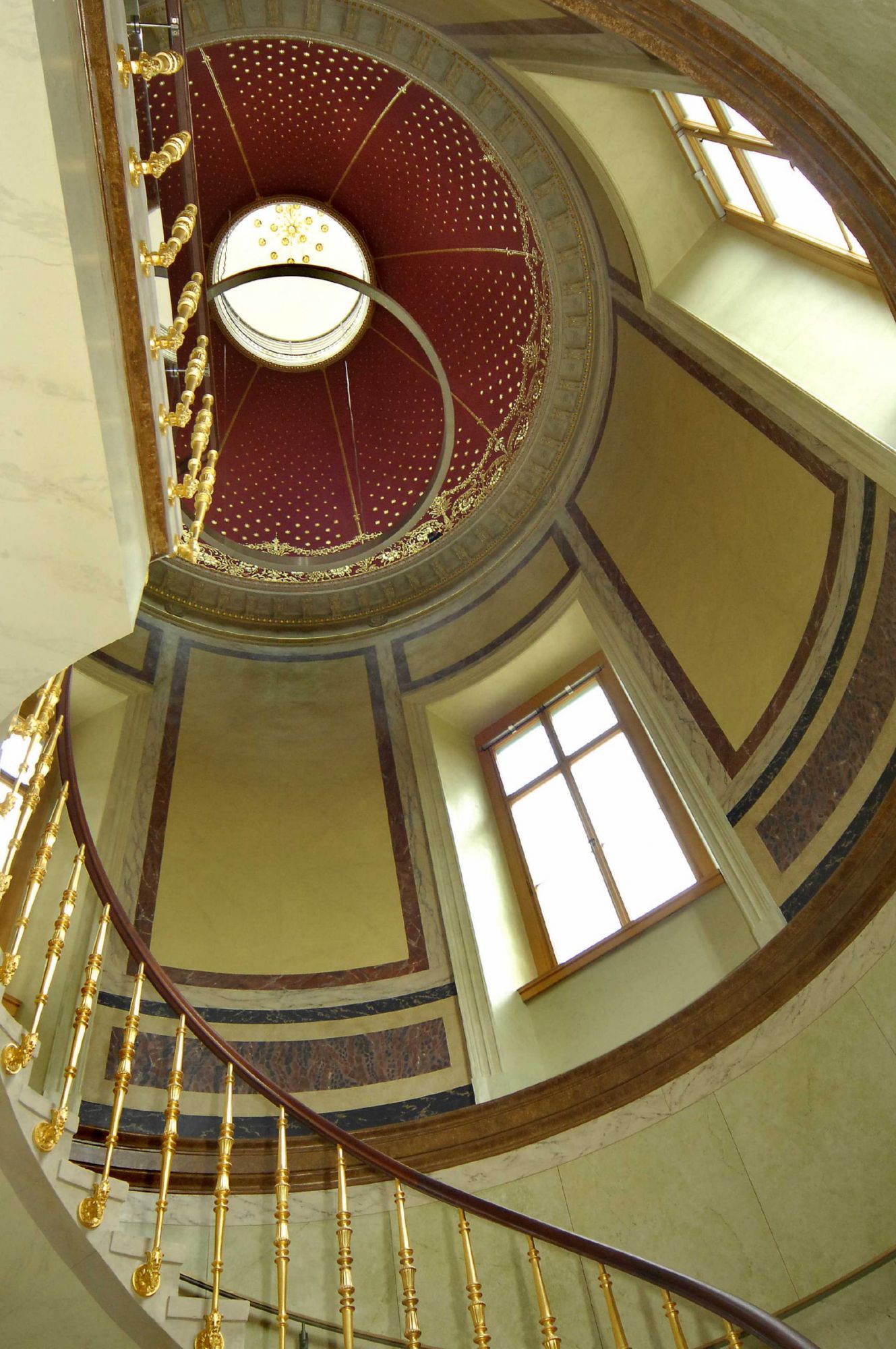 Lingnerschloss Dresden, Restaurierung Haupttreppenhaus, Blick in die Kuppel