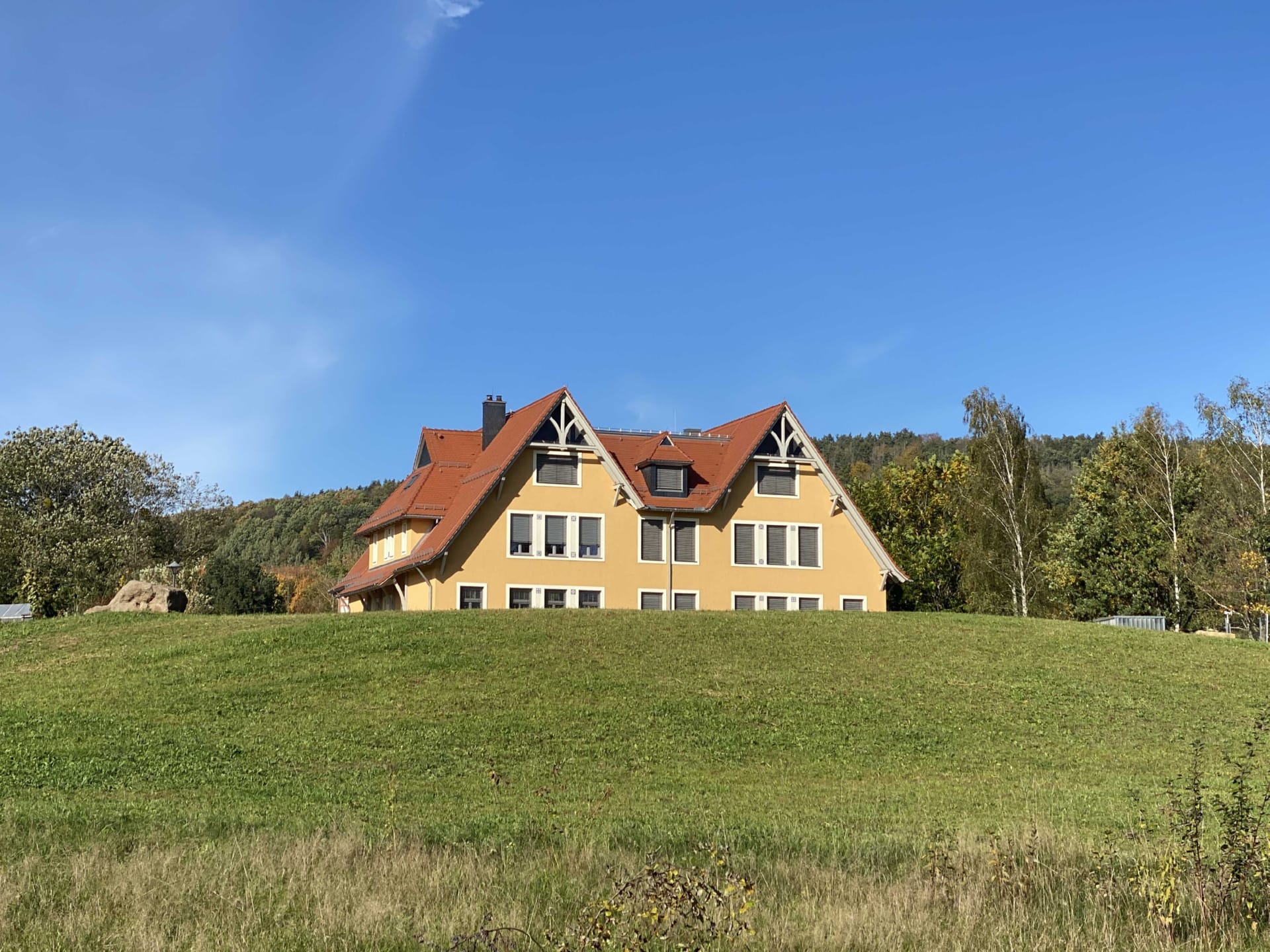 Heilpädagogische Schule Bonnewitz, Neubau eines Unterrichtsgebäudes, Hofseite